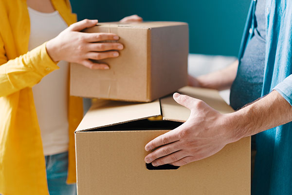 Umzugshilfe &copyAdobe Stock#330110932